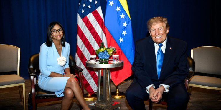 FOTOS de la reunión de Delcy Rodríguez con Trump