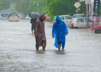 Tragedia en la India: Lluvias torrenciales sin precedentes dejan decenas de muertos y graves daños en Uttar Pradesh