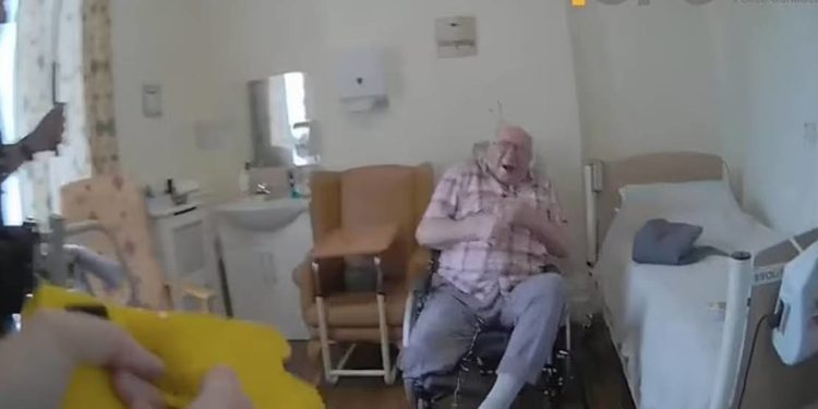 «Perdieron el control»: Nuevos detalles del caso en que la Policía agredió y electrocutó a un anciano amputado de 92 años