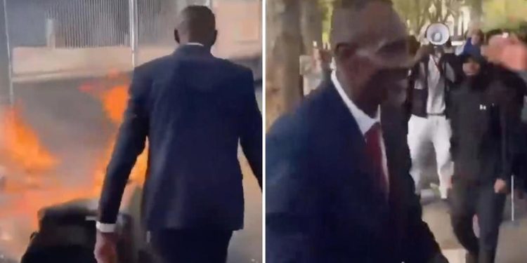 Polémica en Francia: alcalde aparece bailando junto a manifestantes con fuego de fondo (VIDEO)