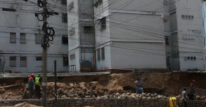Plan Venezuela Renace logra 85% de avance en la rehabilitación de bloques afectados por sismo en Pinto Salinas