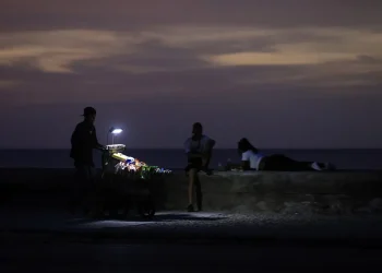 Cuba conecta todas las provincias a la red eléctrica tras el octavo apagón general del año