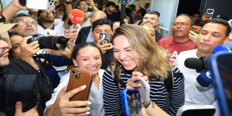 Regresa a Venezuela la jefa de comunicaciones de María Corina Machado: «Vuelvo a Venezuela para darme confianza a mí»