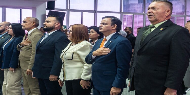 Concejo Municipal de Maracaibo conmemora los 53 años de la Ley del Ejercicio de la Contaduría Pública con sesión solemne y reconocimientos
