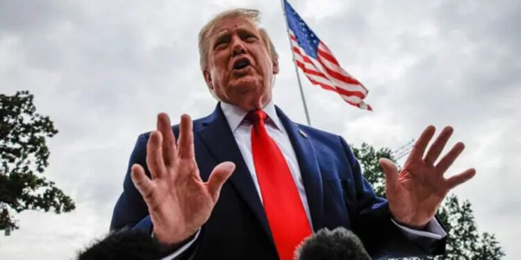 Gobierno de Trump revoca formalmente las protecciones contra la discriminación LGTBI en las escuelas