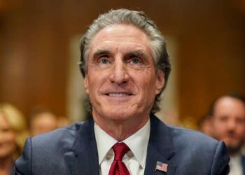 Secretario Doug Burgum califica a Venezuela como «aliado estratégico»