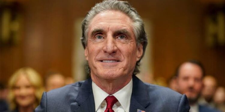 Secretario Doug Burgum califica a Venezuela como «aliado estratégico»