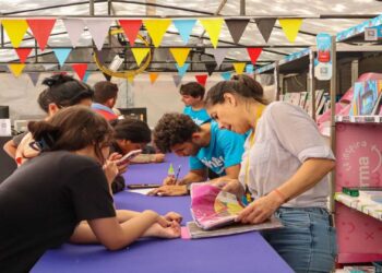 Familias marabinas aprovechan descuentos de la Feria Escolar realizada por la Alcaldía Bolivariana de Maracaibo