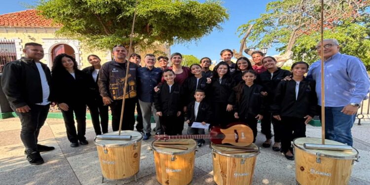 Primera dama del Estado impulsa el talento de «Gaiteritos de La Rita» con entrega de instrumental gaitero