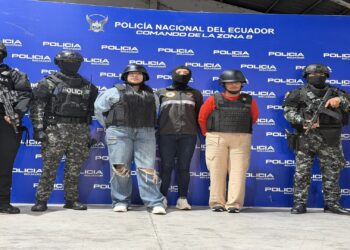 Ecuador recibe a la esposa e hija de alias ‘Fito’ tras su captura en Colombia
