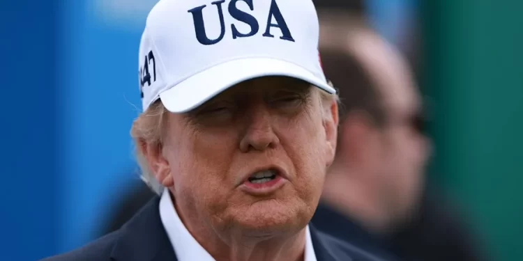 Trump dice que EE.UU. «saldrá» de Irán si no decide quedarse con su petróleo como en Venezuela