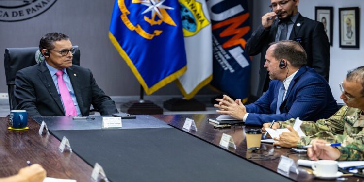 EE. UU. ratifica la visita a Caracas del jefe de Inteligencia del Departamento de Guerra