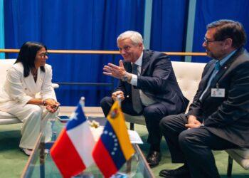 José Antonio Kast expresa su apoyo a la reconstrucción de Venezuela en una reunión con Delcy Rodríguez