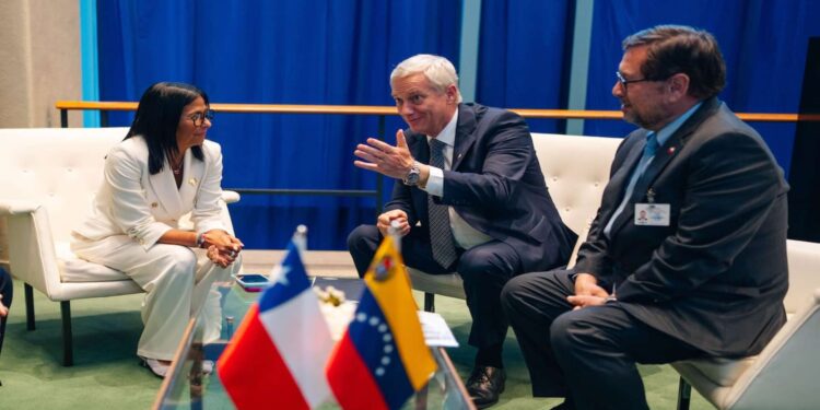 José Antonio Kast expresa su apoyo a la reconstrucción de Venezuela en una reunión con Delcy Rodríguez
