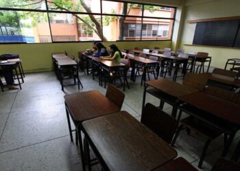 Fallas eléctricas en Venezuela obligan a docentes a solicitar reducción de la jornada escolar