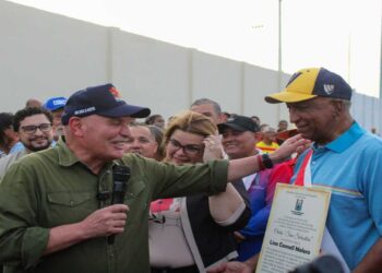 Alcaldía de Maracaibo honra a Lino Connel con orden San Sebastián y la Av. 24 con su nombre