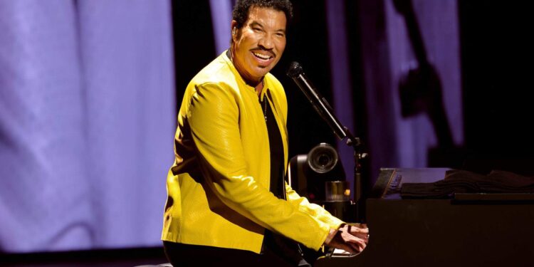 Lionel Richie acepta ingresar a cuidados intesivos para realizarse exámenes médicos luego de sufrir una descompensación
