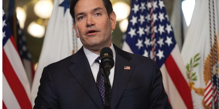 Marco Rubio visita Ecuador mientras el Pacífico está ‘bajo fuego’ estadounidense