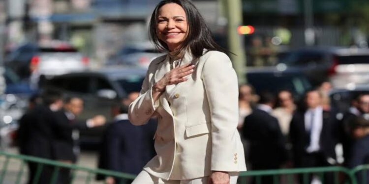 María Corina Machado plantea definir fecha para elecciones mientras avanzan las reformas económicas en Venezuela