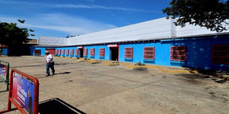 Mercado Santa Rosalía se prepara para volver a recibir a los marabinos
