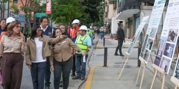 Presidenta Delcy Rodríguez supervisa las obras de reconstrucción habitacional en zonas de Chacao y Altamira
