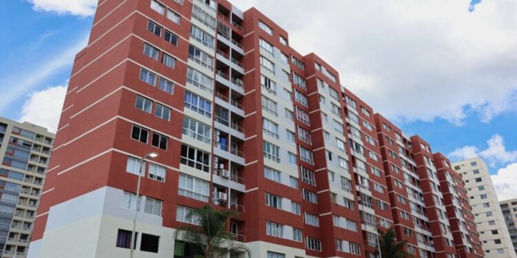 Gobierno realiza la entrega de más de 700 viviendas a familias afectadas por el doble terremoto