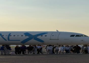 Regresan al país 379 migrantes en dos vuelos de repatriación