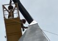 ‎Quedó instalada nueva punta del Obelisco de la Plaza de la República