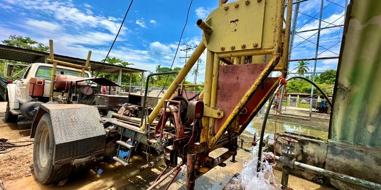 Gobernador entrega siete equipos para la producción y distribución de agua potable en cinco parroquias del municipio Baralt