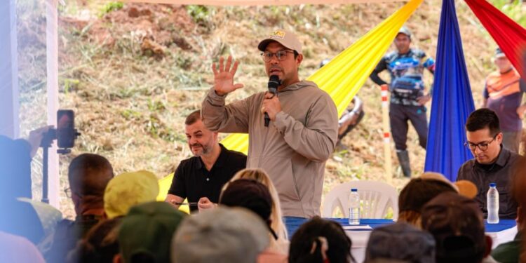 El ministro Héctor Silva articula trabajo directo con la comunidad minera ‘Bosco’ en Bolívar