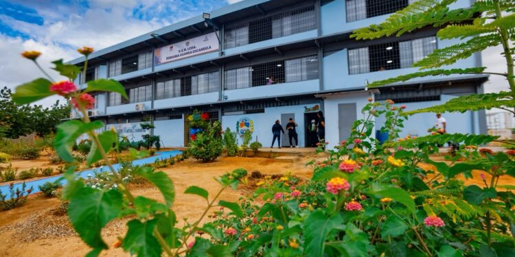Gobernador Luis Caldera inaugura el Complejo Educativo Nacional Lcda. Roraima Asansa Escandela en San Francisco