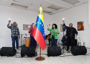 La agrupación «Un Secreto a Voces» llenó de música el nuevo encuentro del «Jueves Cultural»