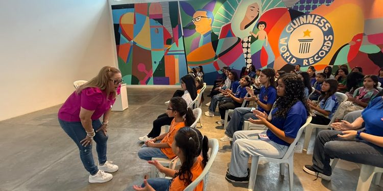 La gaitera Nelly Ávila sostuvo un emotivo encuentro con las niñas de las escuelas de gaita del IMGRA