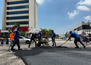 Alcaldía de Maracaibo ejecuta planes de asfaltado en sectores en completo deterioro