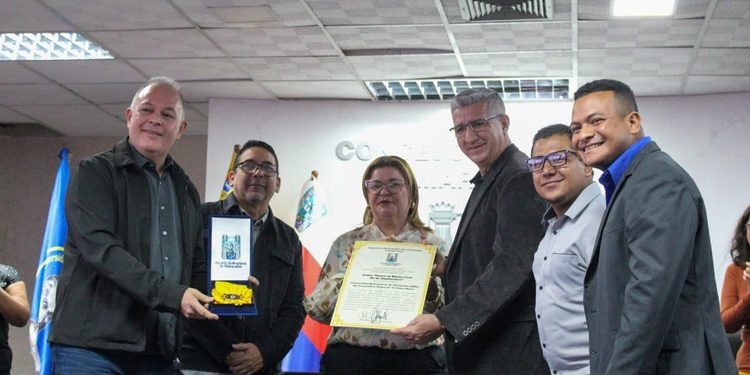 Alcaldía de Maracaibo y Concejo Municipal reconocen trayectoria de la UBV en su 23° aniversario