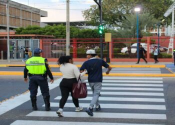 Alcaldía de Maracaibo rehabilitó estación de Polimaracaibo y paso peatonal frente a URBE