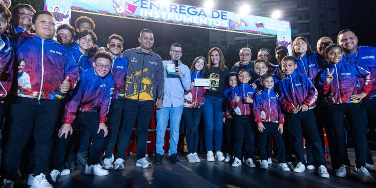 Más de 140 instrumentos recibieron ganadores del 2do Festival Nacional de la Gaita