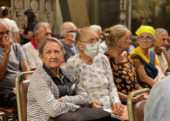 Adultos mayores felices por la atención de la Alcaldía de Maracaibo