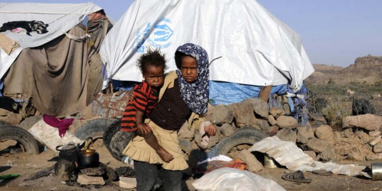 La escalada de conflicto con Arabia Saudita genera el desplazamiento de más de 100.000 personas en Yemen