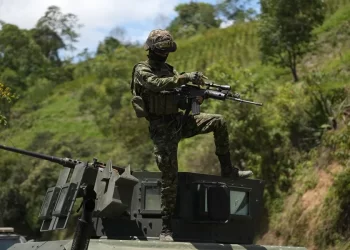 Una nueva medida judicial ordena al Gobierno de Colombia evitar bombardear zonas con menores