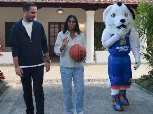 Delcy Rodríguez celebra el inicio de la Liga Superior de Baloncesto: «Que comience la fiesta»