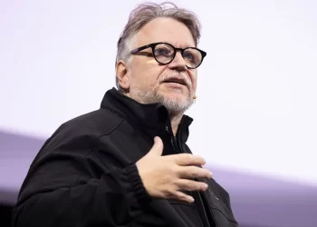 «Es alquimia, no ecuaciones»: Guillermo del Toro explica por qué la IA jamás reemplazará la creatividad humana en el cine