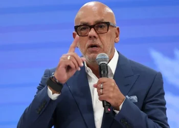 Jorge Rodríguez confirma la firma de 15 contratos petroleros independientes del acuerdo con Washington