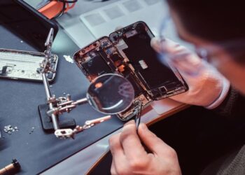 Revelan que un gran porcentaje de teléfonos incumple las reglas de reparación de la UE