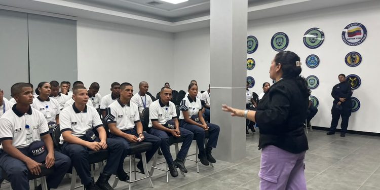 FUNDANIS brinda formación sobre protección de NNA a estudiantes de la Academia de Polimaracaibo