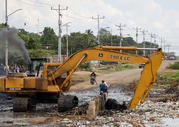 Alcaldía de Maracaibo y cuatro niveles de Gobierno mantienen despliegue integral en Puente Espuma