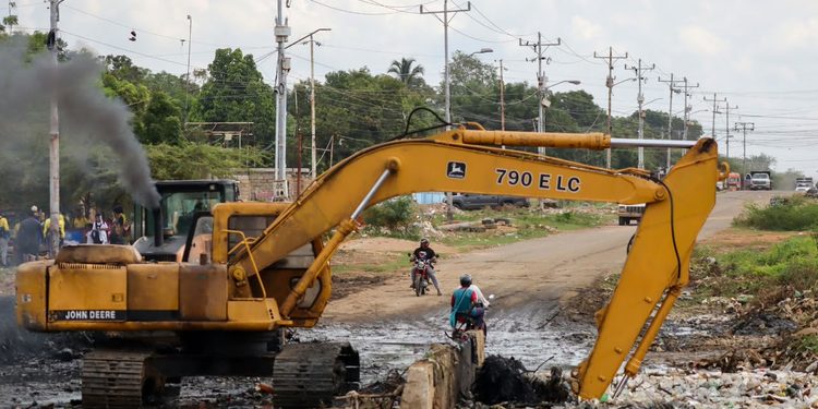 Alcaldía de Maracaibo y cuatro niveles de Gobierno mantienen despliegue integral en Puente Espuma