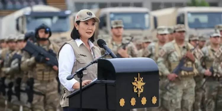 «Iremos tras los criminales»: Keiko Fujimori crea comando de élite y promete deportación exprés de extranjeros