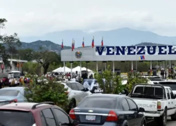 Embajador en Colombia plantea paso libre las 24 horas e invita a empresarios colombianos a invertir en Venezuela