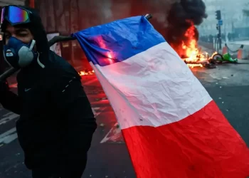 Francia reporta más de 1.200 detenidos y 150 policías heridos tras jornada de violentos disturbios